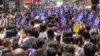 Ratusan Berdemonstrasi, Polisi Hong Kong Semprotkan Gas Air Mata