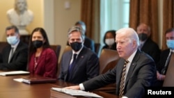 Tổng thống Joe Biden trong cuộc họp nội các về việc thực thi luật cơ sở hạ tầng 