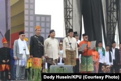 Pasangan capres-cawapres nomor urut 01 Jokowi-Ma'ruf dan nomor urut 02 Prabowo-Sandi mengucap "Deklarasi Damai Pemilu" dipimpin oleh Ketua KPU Arief Budiman.