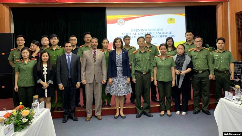 Hoa Kỳ khai giảng một chương trình giảng dạy Tiếng Anh mới dành cho Bộ Công an ngày 21/10/2020. Photo US Embassy Hanoi.