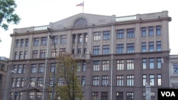 离莫斯科红场不远的前苏共中央办公大楼，目前是俄罗斯总统办公厅所在地。（美国之音白桦拍摄）