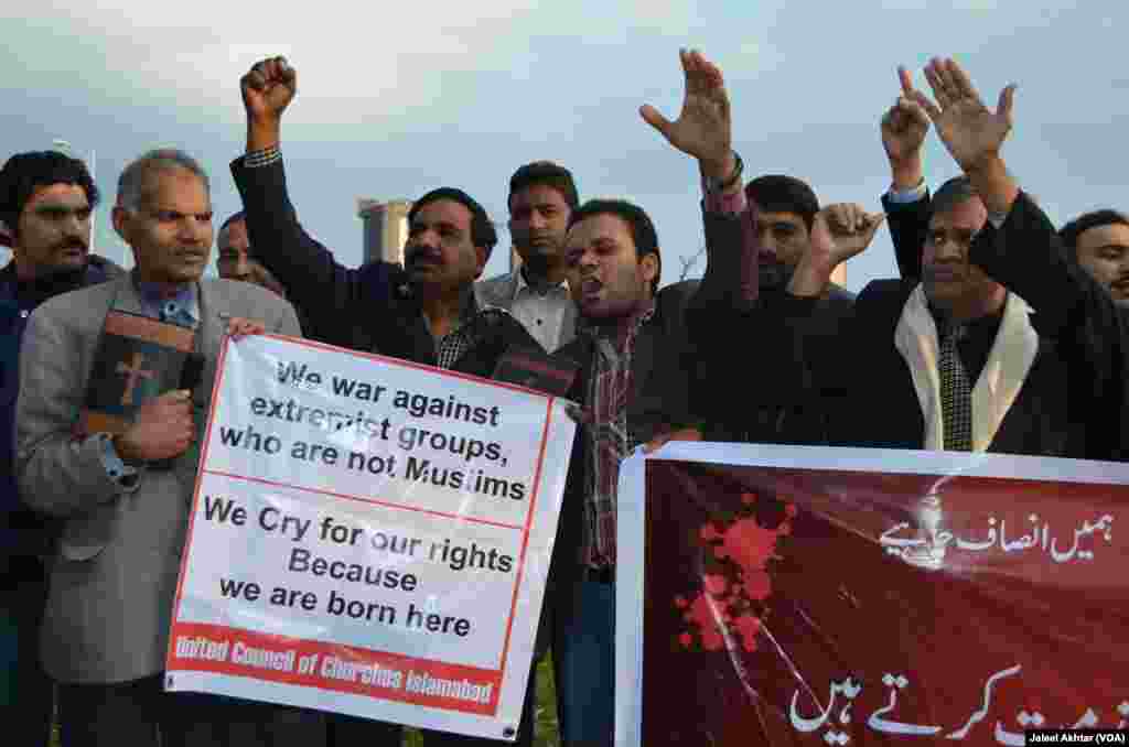 لاہور میں دو گرجا گھروں کے باہر خودکش بم حملے کے خلاف اسلام آباد میں بھی مسیحی برادری کے لوگوں کی طرف سے احتجاجی مظاہرے گئے۔