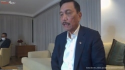 Menko Maritimi dan Investasi Luhut Binsar Pandjaitan dalam telekonferensi pers langsung dari Amerika Serikat , Senin (18/10) mengatakan pihaknya akan melobi produsen obat-obat an COVID-19 untuk berinvestasi di Indonesia (VOA)