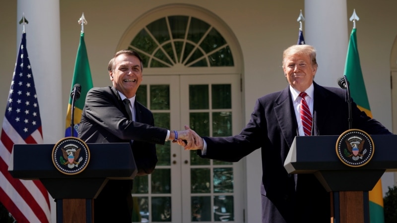 Trump et Bolsonaro affichent leur complicité à Washington