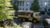 У Белого дома появились грузовики с солдатами Национальной гвардии