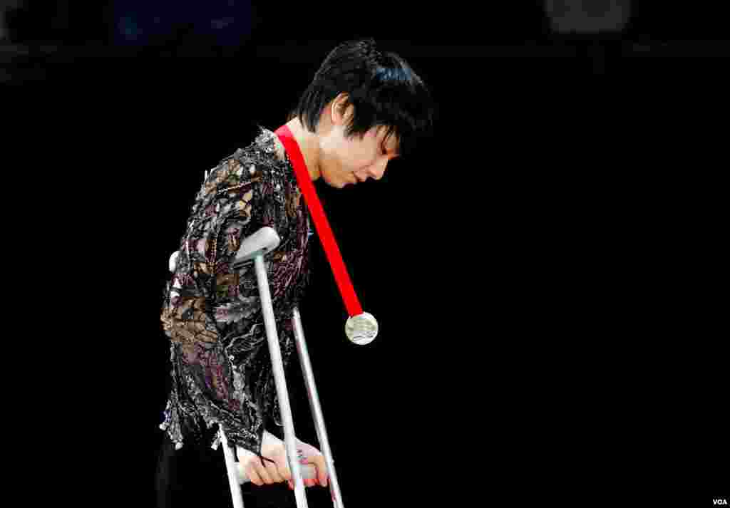 កីឡាករ Yuzuru Hanyu មក​ពី​ជប៉ុន​ឈ្នះ​ពានរង្វាន់ Rostelecom Cup ២០១៨ សម្រាប់​ការ​ប្រកួត​រាំ​ជិះ​ស្គី ISU Grand Prix of Figure Skating ក្នុង​ក្រុង​មូស្គូ ប្រទេស​រុស្ស៊ី។