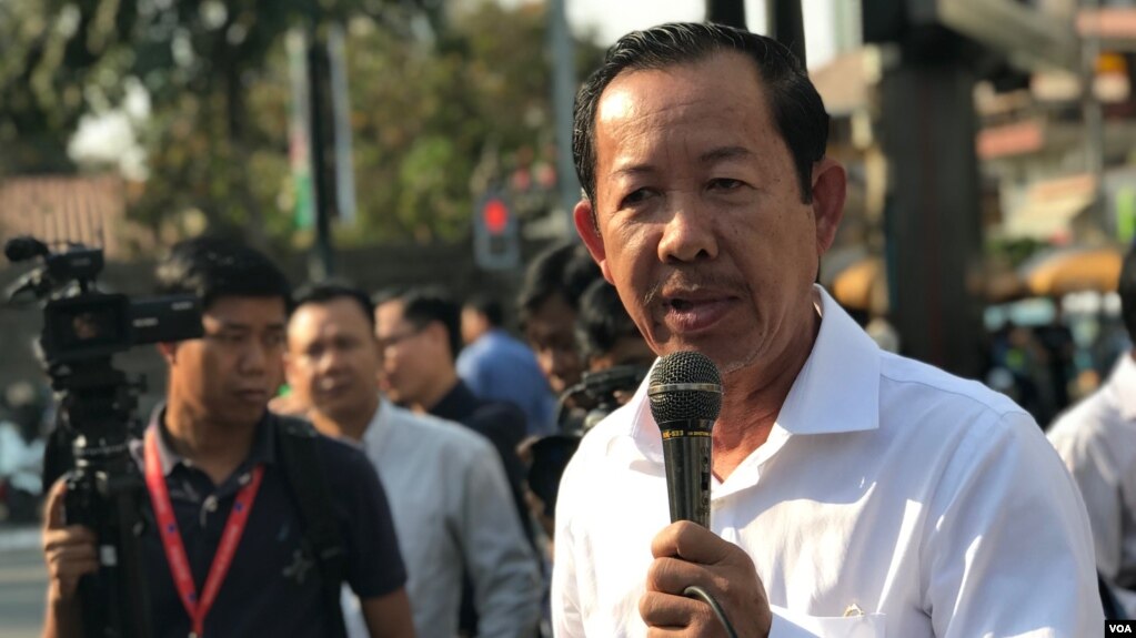 រូបឯកសារ៖ លោក រ៉ុង ឈុន ប្រធានសហភាពសហជីពកម្ពុជា រំឭកពីចលនាសហជីពរបស់លោកជា វិជ្ជា ក្នុងខួបលើកទី១៦ឆ្នាំនៃឃាតកម្មលើលោក ជា វិជ្ជានៅទីក្រុងភ្នំពេញ ថ្ងៃទី២២ ខែមករា ឆ្នាំ២០២០។ (ហ៊ុល រស្មី/វីអូអេ)