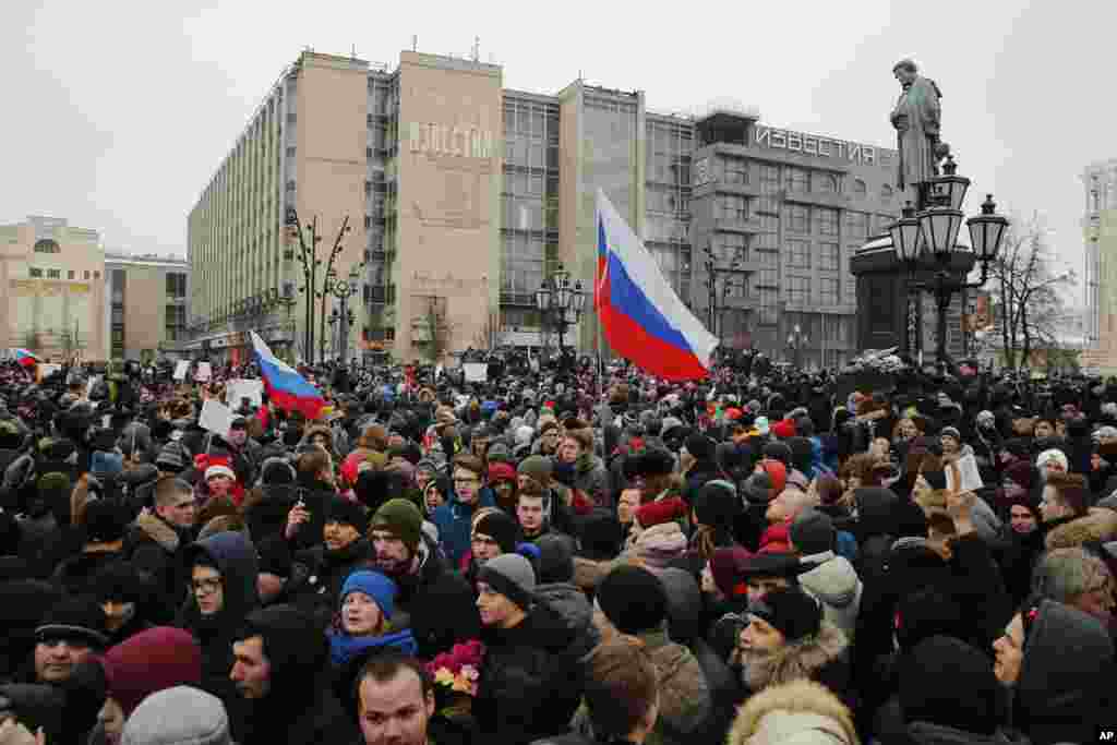 مخالفان پوتین یکشنبه تجمع کردند. آنها می گویند وقتی صلاحیت نامزد شان در انتخابات تایید نشده، انتخابات را تحریم می کنند.