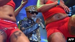 Moyembi Koffi Olomide na Festival ya musique urbaine ya Anoumabo na Abidjan, Côte d'Ivoire, 21 septembre 2021. (Photo by Sia KAMBOU / AFP)