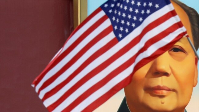 为欢迎美国总统特朗普访华，2017年11月8日北京天安门毛泽东画像前飘扬的美国国旗。