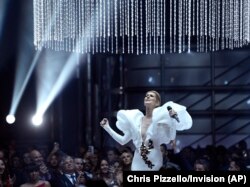 Celine Dion performs "My Heart will Go On" at the Billboard Music Awards.