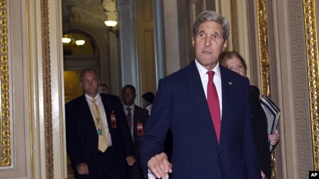 El secretario9 John Kerry dijo estar comprometido a aumentar el número de refugiados. Desde que comenzó el conflicto en 2011 la ONU ha recomendado a 17.000 sirios para su reasentamiento en EE.UU.