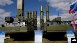 Sistim misil darat ke udara S-300 Rusia dipamerkan dalam pameran teknologi dirgantara di pinggiran Moskow, Rusia (foto: dok).