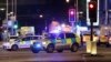 Des voitures de police dans la zone du London Bridge après un incident dans le centre de Londres, le samedi 3 juin 2017. (AP Photo/ Matt Dunham)
