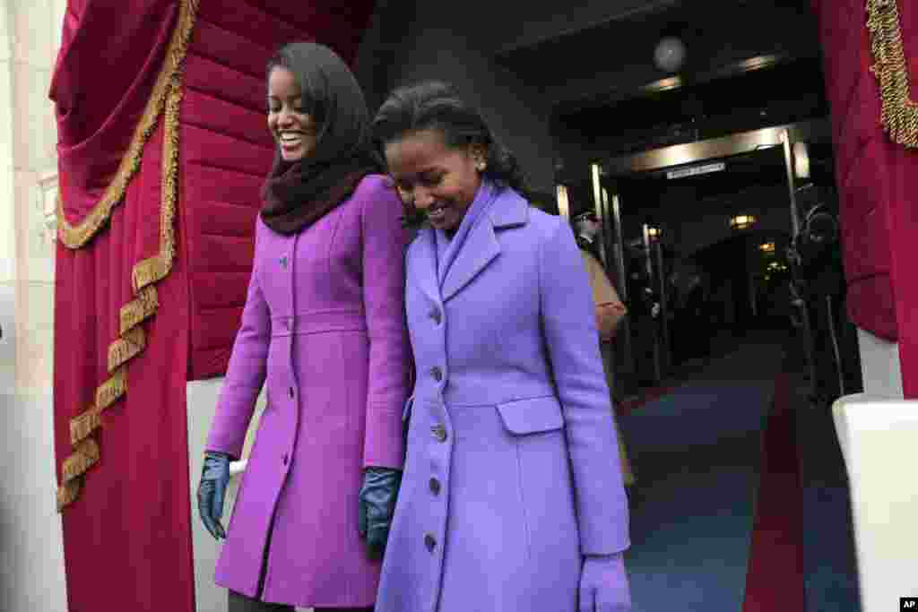 President Barack Obama&#39;s daughters Malia Obama, left, and Sasha Obama arrive on the West Front of the Capitol in Washington, Jan. 21, 2013, for the president&#39;s ceremonial swearing-in.
