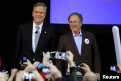 前美国总统小布什为兄弟杰布·布什站台助选.