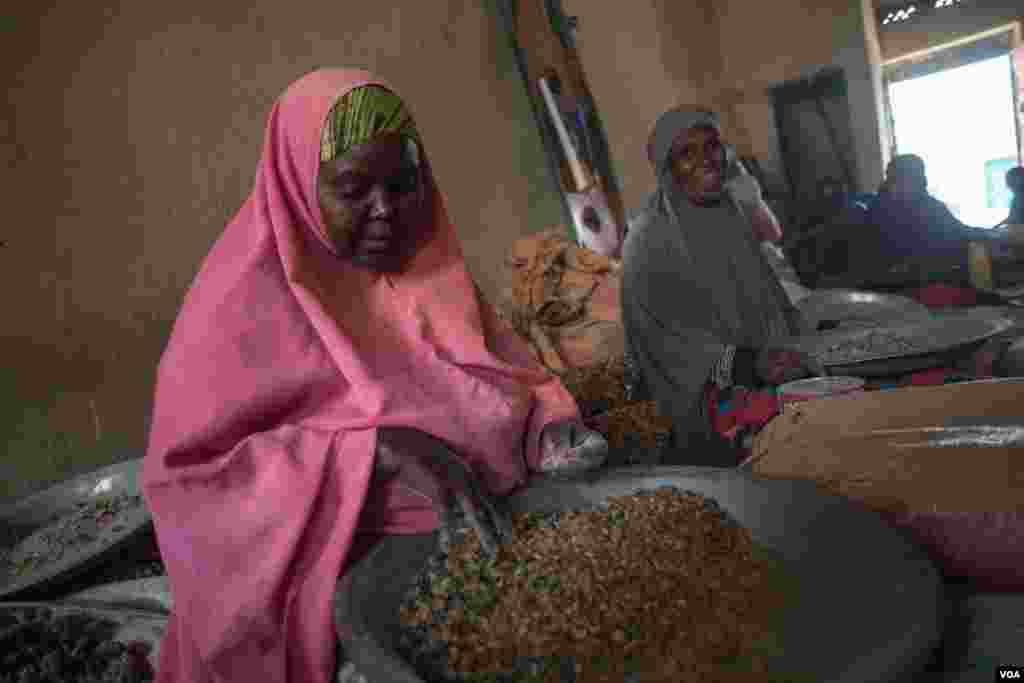 Women sort raw frankincense gum in Burao, Somaliland, Aug. 6, 2016. The men harvest the sap, a dangerous job, and the women prepare the gum for export. (J.Patinkin/VOA)