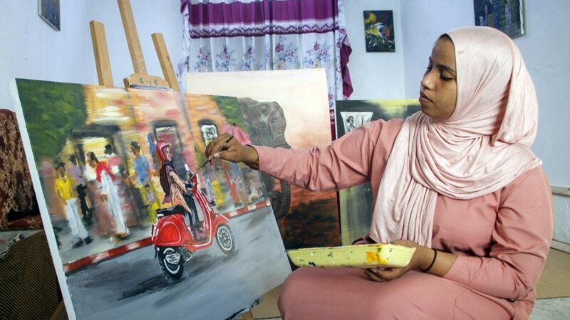 In Somalia, a Female Artist Creates an Image of Peace