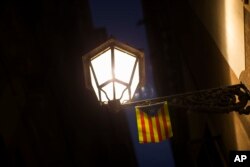 An "estelada", or Catalonia independence flag, hangs from a street light in downtown Barcelona, Oct. 6, 2017.