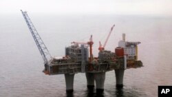 Kilang minyak lepas pantai milik raksasa migas Norwegia, Statoil, di North Sea, sekitar 70 kilometer dari lepas pantai Norwegia. (Foto: Dok)
