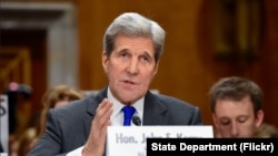 Menteri Luar Negeri Amerika John Kerry memberikan keterangan di hadapan Komite Hubungan Luar Negeri Senat AS hari Selasa (23/2).
