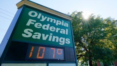 Bảng điện tử ghi nhận nhiệt độ ở mức 107 độ F chiều tối ngày thứ Hai, 28 tháng 6, 2021, ở thành phố Olympia, bang Washington.