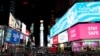 Suasana di Times Square, Manhattan, New York yang biasanya ramai dipenuhi pengunjung kini tampak sepi saat pandemi Covid-19. 