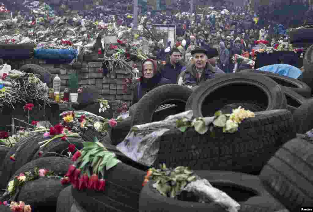 People mourn at a make-shift memorial for those killed in recent violence at Independence Square, Kyiv, Ukraine, March 2, 2014.&nbsp;