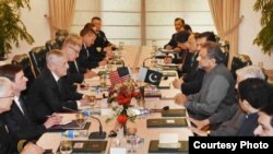 US Defense Secretary Jim Mattis meets with Pakistani officials. 