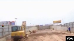 Le chantier de construction d'un saut-de-mouton dans le quartier de Debonhomme à Kinshasa, le 7 février 2020. (Capture d'écran)