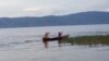 Des pêcheurs sur le lac Tanganyika, en partance pour la presqu’ile d’Ubwari, dans le Sud-Kivu, 20 mars 2017. (Ernest Muhero)