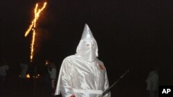 Seorang anggota Ku Klux Klan dalam Kongres tahunan KKK tahun 1991 (foto: dok).