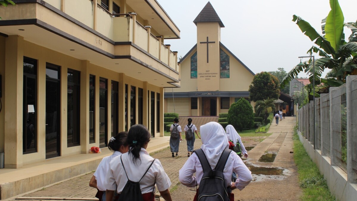 Penodaan Agama Suhu Politik Dan Problem Dasar Hukum Di Indonesia