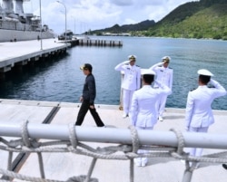 Presiden Indonesia Joko Widodo mengunjungi pangkalan militer di Natuna, dekat Laut Cina Selatan, Indonesia, 8 Januari 2020. (Foto: Reuters)