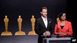 Kris Pajn i predsednica Američke filmske akademcije Šeril Bun Ajzaks saopštavaju imena nominovanih, u Beverli Hilsu, 15. januara 2015.