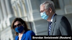 Nancy Pelosi, predsjedavajuća Predstavničkom domu Kongresa, i Mitch McConnell​, lider republikanske većine u Senatu (Foto: Brendan Smialowski/Pool via REUTERS)