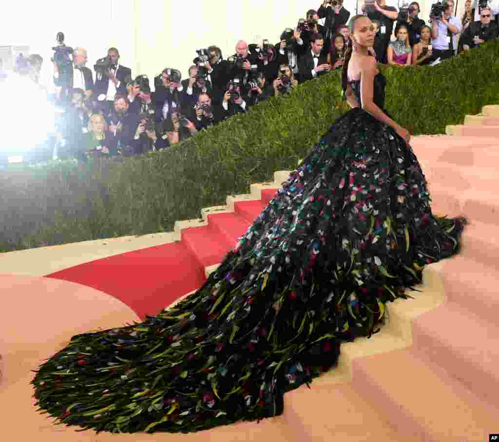 Zoe Saldana arrives at The Metropolitan Museum of Art Costume Institute Benefit Gala, celebrating the opening of &quot;Manus x Machina: Fashion in an Age of Technology&quot;, May 2, 2016, in New York.