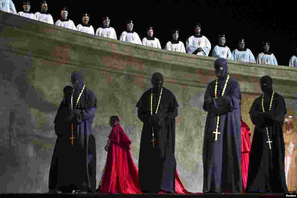 Costumed performers take part in a dress rehearsal for Giacomo Puccini&#39;s Tosca ahead of the Israeli Opera Festival at Masada. According to the ancient historian Josephus, Masada was the site of a Roman siege that ended in 73 AD when hundreds of Jewish rebels committed mass suicide rather than fall as slaves to the Romans.