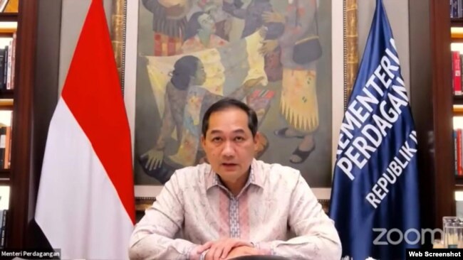 Menteri Perdagangan Muhammad Lutfi mengatakan kinerja ekspor dan impor Indonesia membaik seiring dengan keluarnya Indonesia dari resesi (VOA)