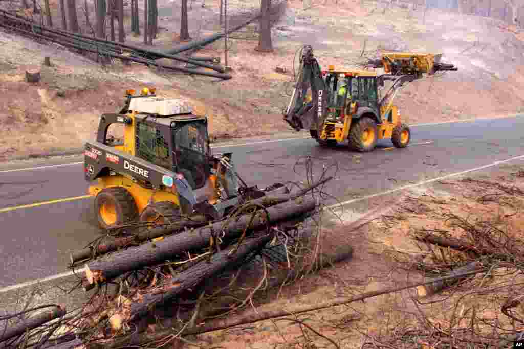 Crews clear California Highway 120 of debris, as crews continue to fight the Rim Fire near Yosemite National Park in California, Sept. 4, 2013. (U.S. Forest Service, Mike McMillan)