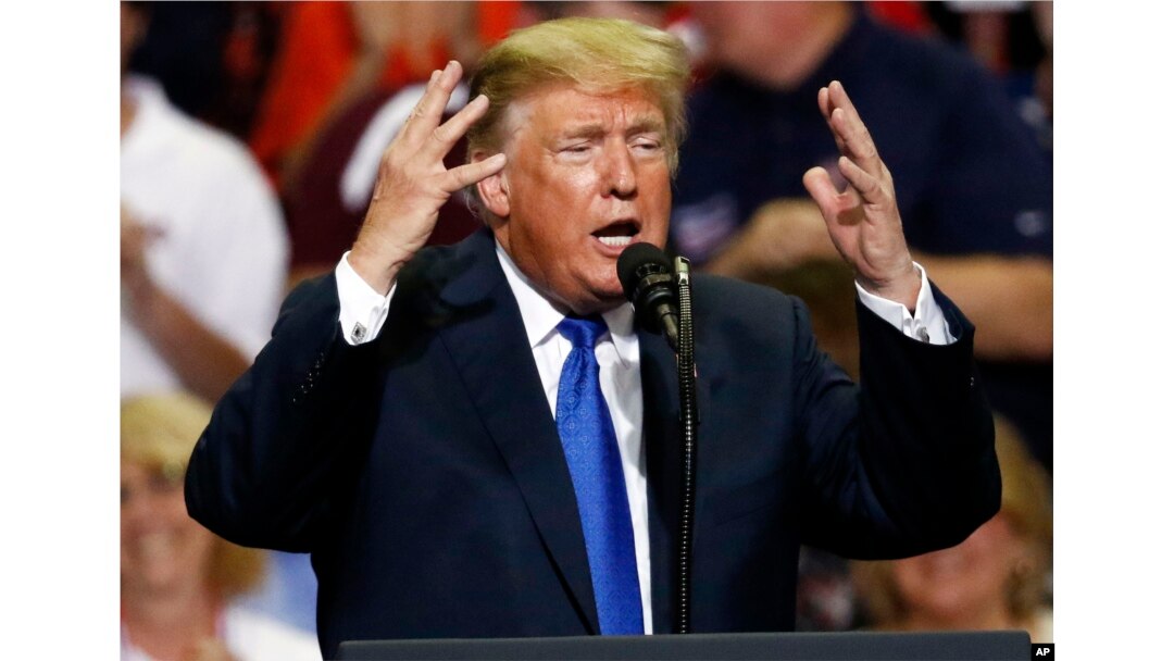 El presidente Donald Trump durante un mitin político el 2 de octubre de 2018, en Southaven, Mississippi.