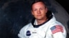 Obama saúda memória de Neil Armstrong, primeiro homem a caminhar na luta