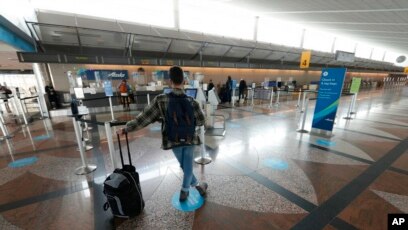 Canceled Flights Snarl Holiday Plans 
