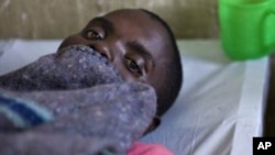 Un patient congolais est touché par le choléra à Goma, RDC, 4 avril 2012.