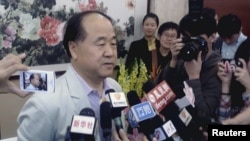 Chinese writer Mo Yan at news conference in his hometown Gaomi, Shandong province, October 11, 2012.
