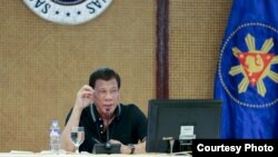 Presiden Filipina Rodrigo Duterte memberlakukan karantina dari 15 Maret - 14 April untuk Metropolitan Manila berpenduduk 12 juta jiwa. (Courtesy: Presidential Communications / Malacañang Palace)
