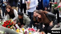 People leave tributes for Labour Member of Parliament Jo Cox in Parliament Square, London, Britain, June 17, 2016. 