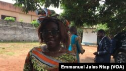 Linda Douanla, étudiante et s’intéresse à l’accaparement des terres par les agro-industriels au Cameroun, à Yaoundé, le 12 juin 2019. (VOA/Emmanuel Jules Ntap)