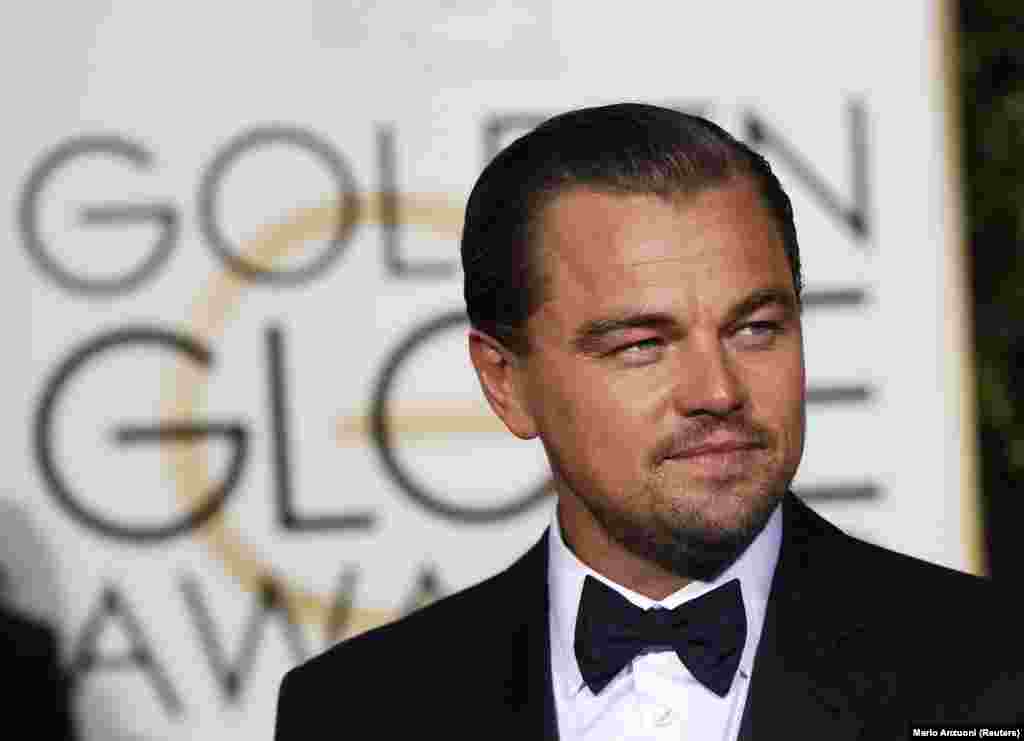 Leonardo DiCaprio à chegada dos Globos de Ouro