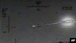 ABŞ Donanmasının açıqladığı şəkil İran gəmisindən atılan ballistik raketi göstərir. 9 yanvar, 2016.